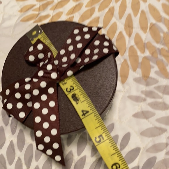 Henry Bendel Collectors Gift Box - Picture 4 of 7